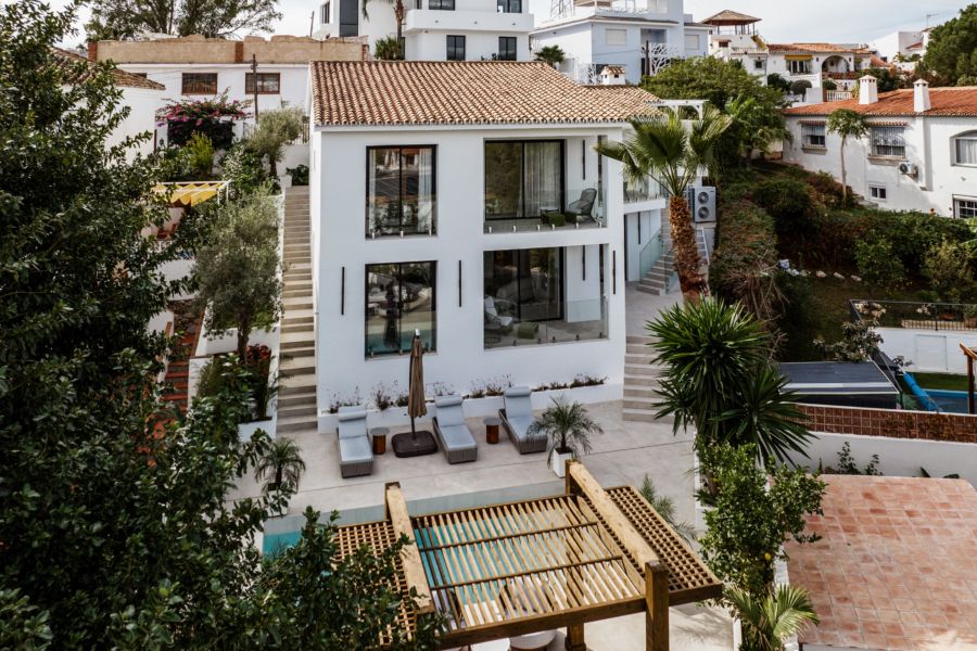 Willa z widokiem na góry i podgrzewanym basenem – Puerto Banús