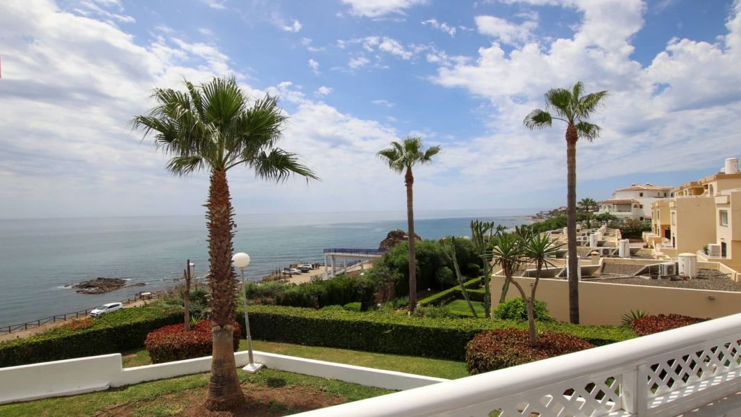 Apartament z tarasem i wyjściem do ogrodów – blisko La Cala de Mijas
