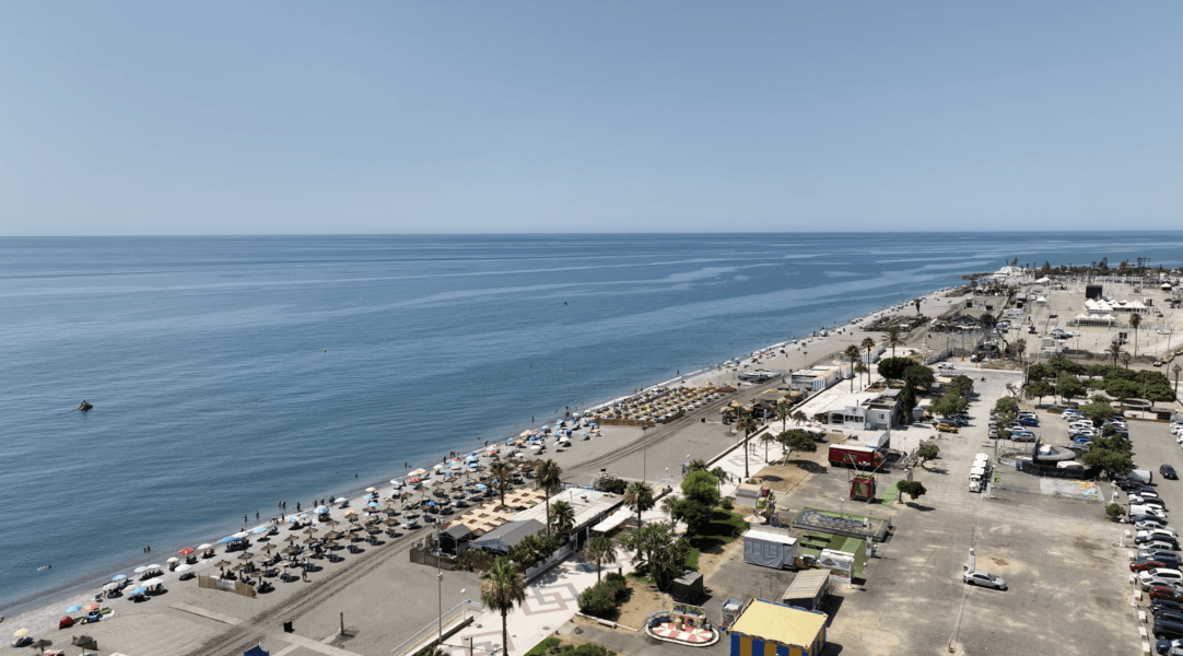Kameralny apartament z tarasem, 200m od plaży – Costa del Sol