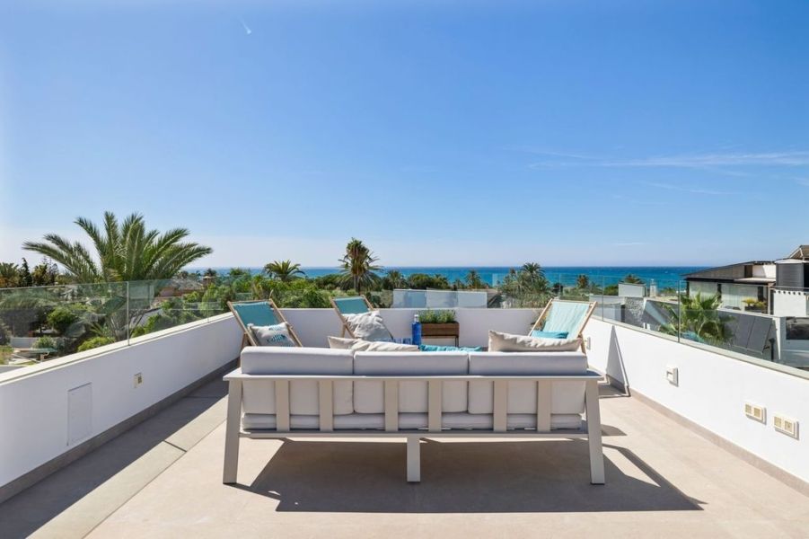 Marbella: Nowoczesna willa 300m od plaży, basen infinity, widok na morze