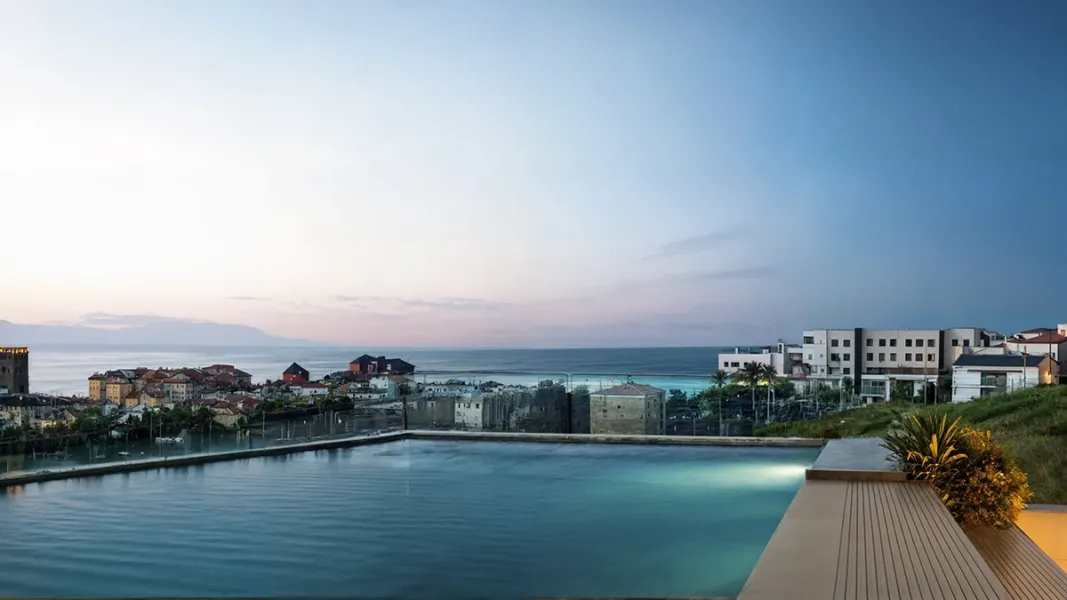 Ekskluzywny apartament z tarasem, Estepona – blisko plaży i centrum