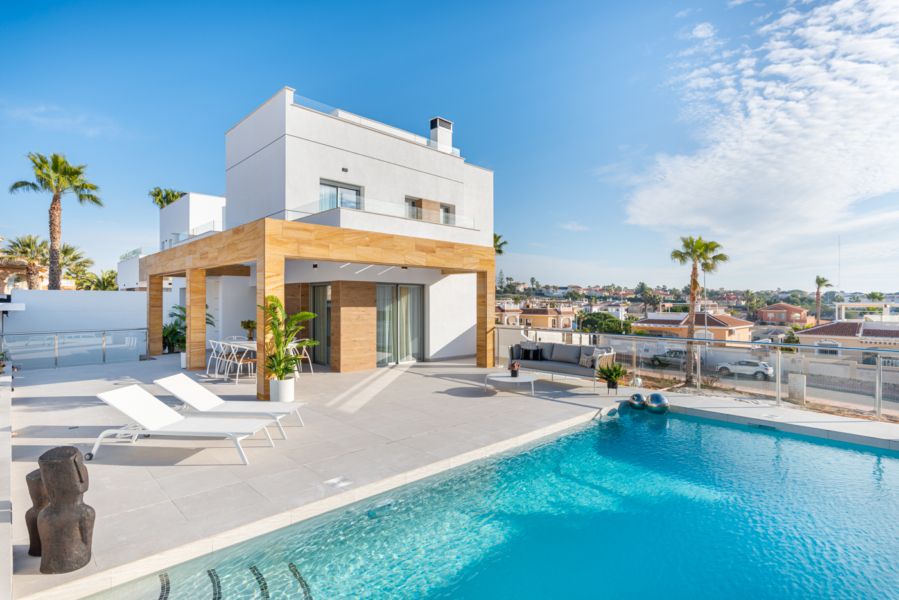 Willa w Ciudad Quesada – 10 min od Torrevieja, golf i bogate usługi.