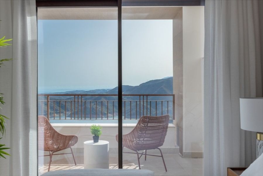 Marbella: Apartamenty Almazara Hills z tarasem i widokiem na morze